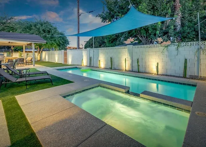 Private Pool & ** Steps To Old Town ** Sanatized * Scottsdale