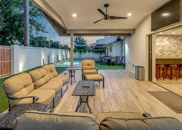 Private Pool & ** Steps To Old Town ** Sanatized Scottsdale