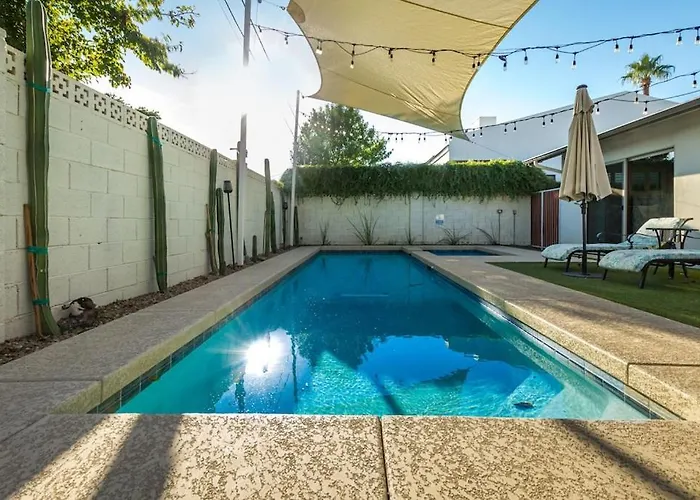 Private Pool & ** Steps To Old Town ** Sanatized Scottsdale