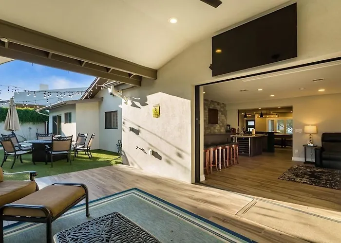 Ferienhaus Private Pool & ** Steps To Old Town ** Sanatized *