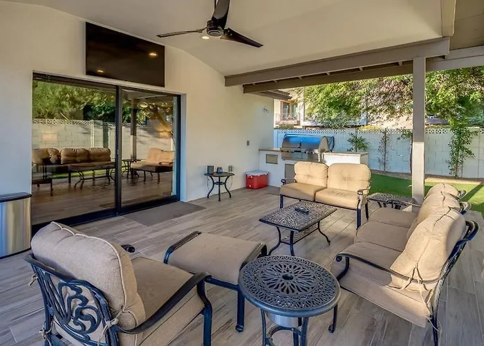Private Pool & ** Steps To Old Town ** Sanatized * Scottsdale
