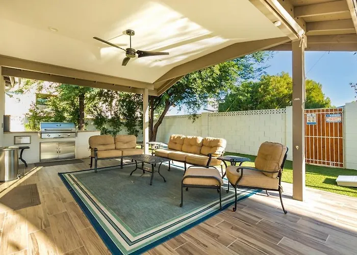 Private Pool & ** Steps To Old Town ** Sanatized * Scottsdale